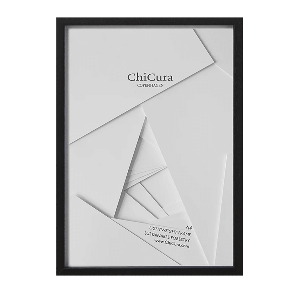 Cadre en bois noir A4 - Vitre en acrylique – Chicura - Vue de face sur fond blanc