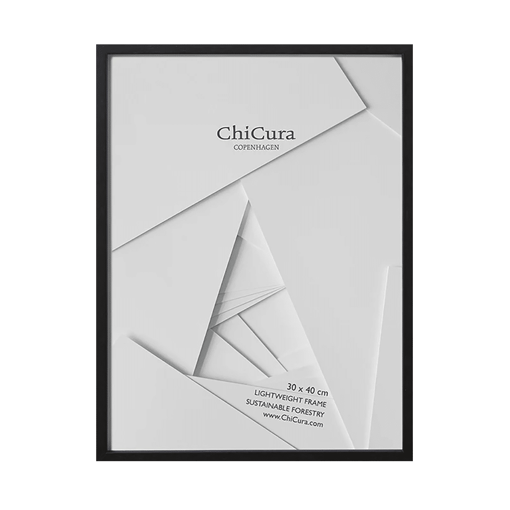 Cadre en bois noir 30×40 cm - Vitre en acrylique – Chicura - Vu de face sur fond blanc