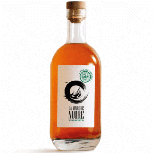 Spiritueux – Rhum arrangé Fraise Tonka – 70 cl – La Marque Noire - Vu de face sur fond blanc