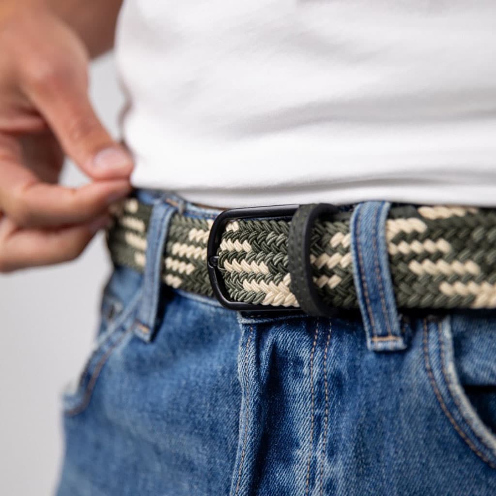 Une ceinture tressé élastique "Amazonie 2" Billybelt, ambiance porté