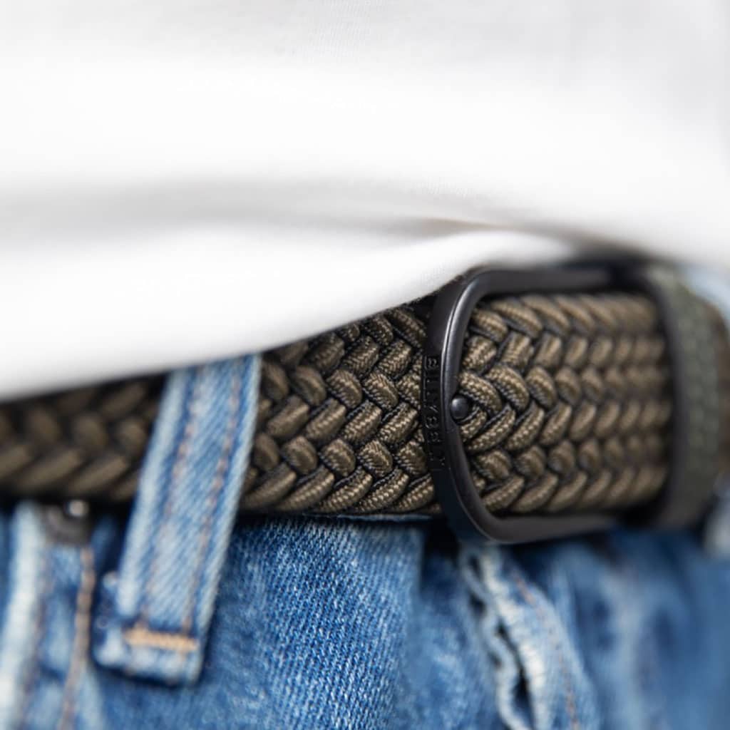 Une ceinture tressé élastique "Sherwood" Billybelt, ambiance porté
