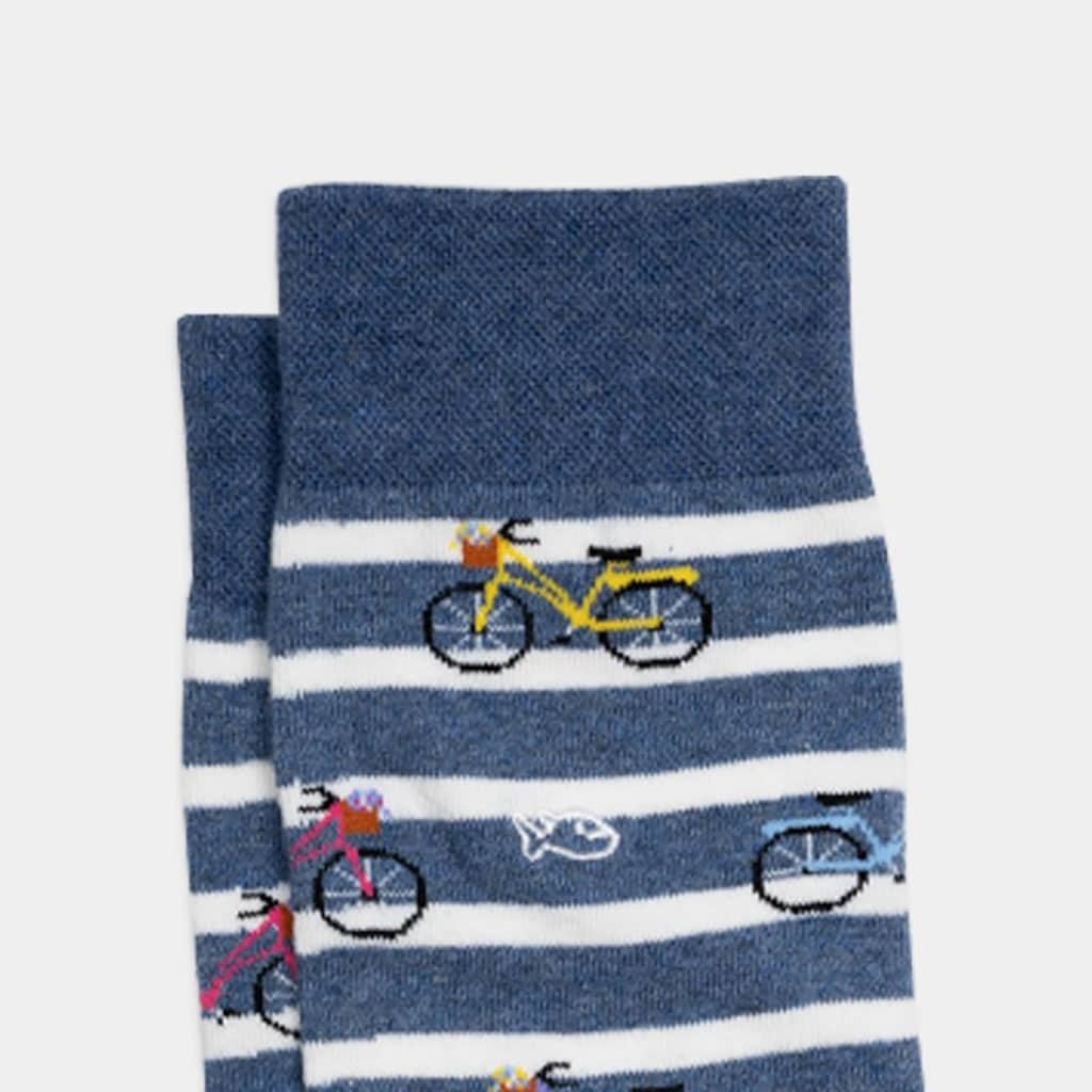 Une paire de chaussettes en coton peigne motifs vélo Billybelt, vue de face sur fond blanc