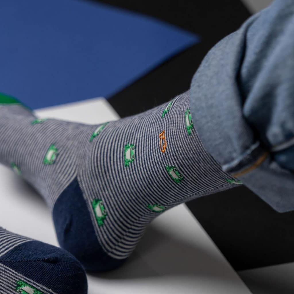 Ces chaussettes en coton peigné au joli motif grenouille, Billybelt, portées