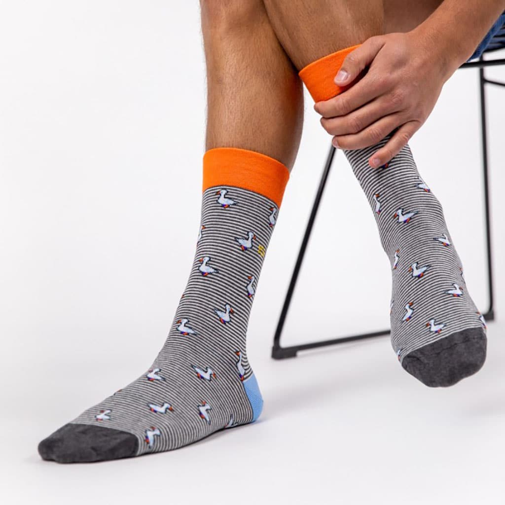 Une paire de chaussettes en coton peigne animaux oie Billybelt, ambiance porté