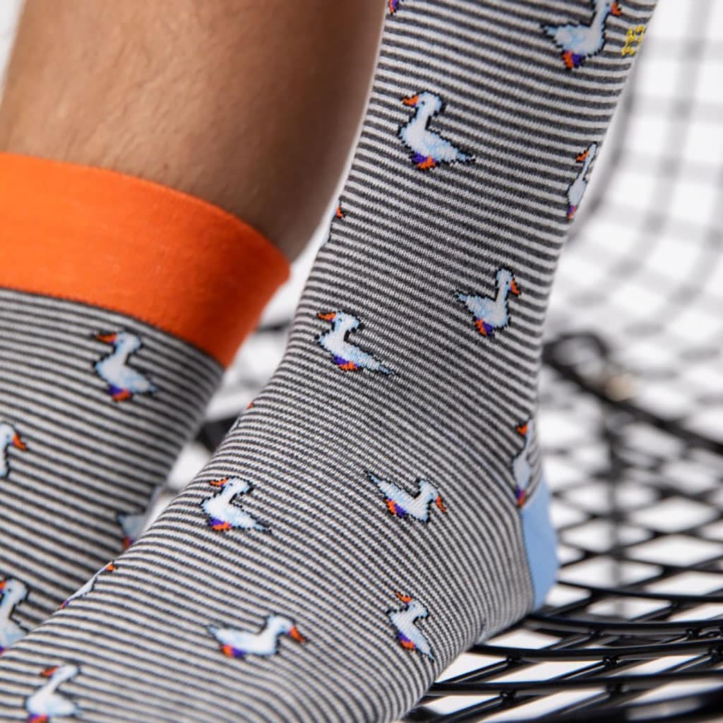 Une paire de chaussettes en coton peigne animaux oie Billybelt, ambiance porté