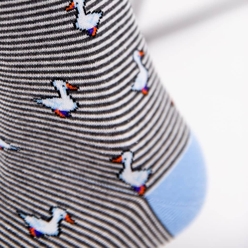 Une paire de chaussettes en coton peigne animaux oie Billybelt, zoom sur le tissu