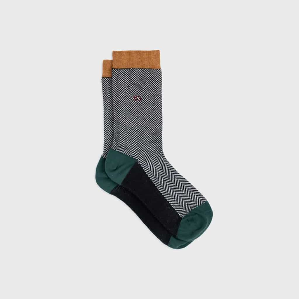 Une paire de chaussettes en coton peigné chevrons "Sherwood" Billybelt, vue de face sur fond blanc