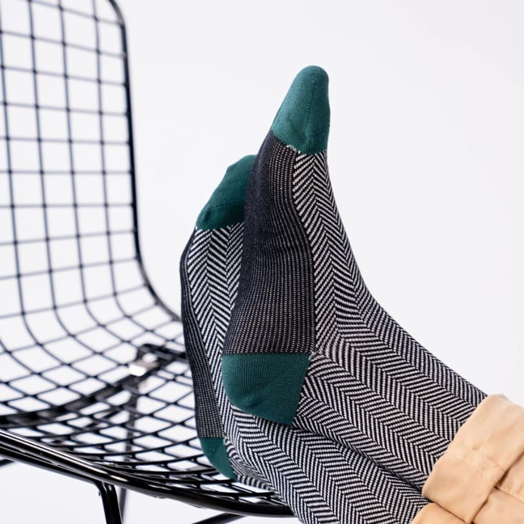 Une paire de chaussettes en coton peigné chevrons "Sherwood" Billybelt, ambiance porté