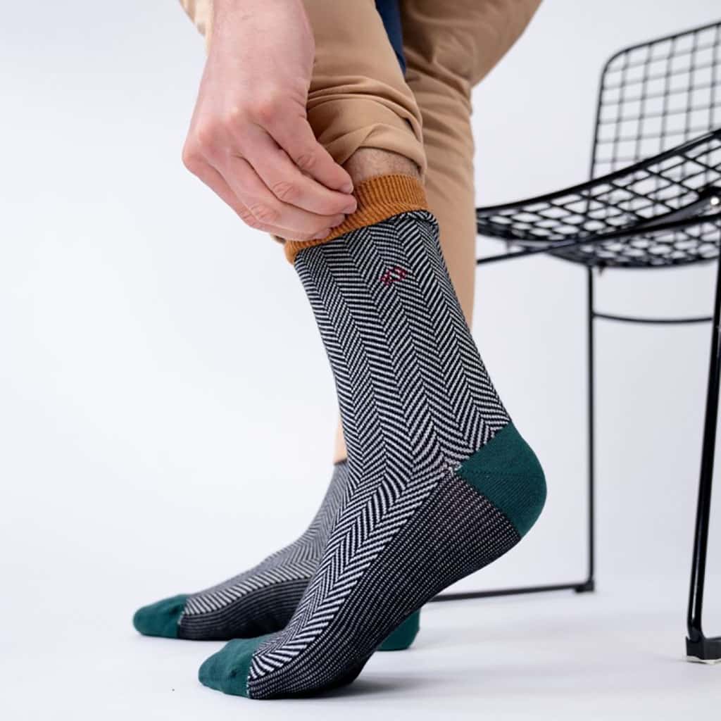 Une paire de chaussettes en coton peigné chevrons "Sherwood" Billybelt, ambiance porté