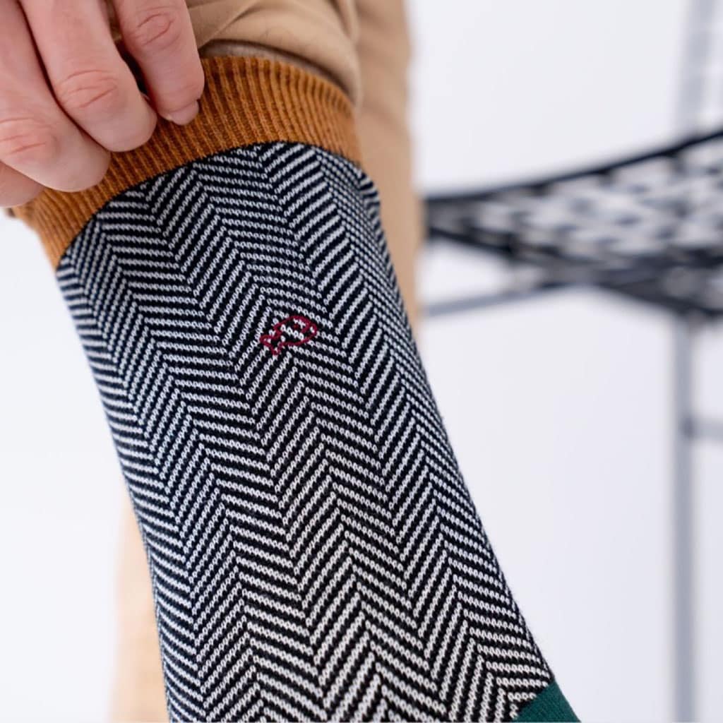 Une paire de chaussettes en coton peigné chevrons "Sherwood" Billybelt, ambiance porté