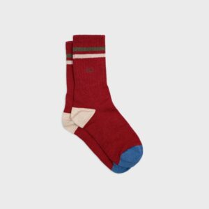 Une paire de chaussettes en coton peigné rétro rouge Billybelt, vue de face sur fond blanc