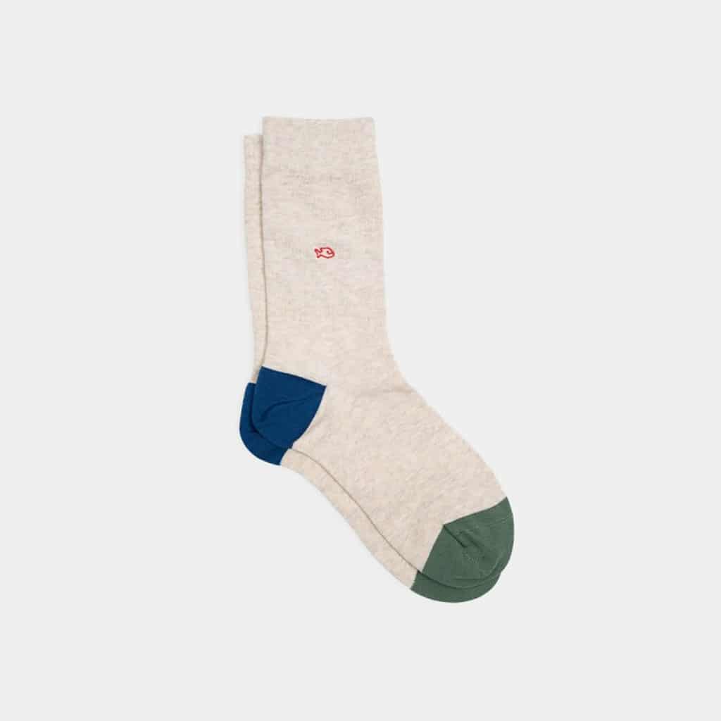 Une paire de chaussettes en coton peigné unies beige chiné Billybelt, vue de face sur fond blanc