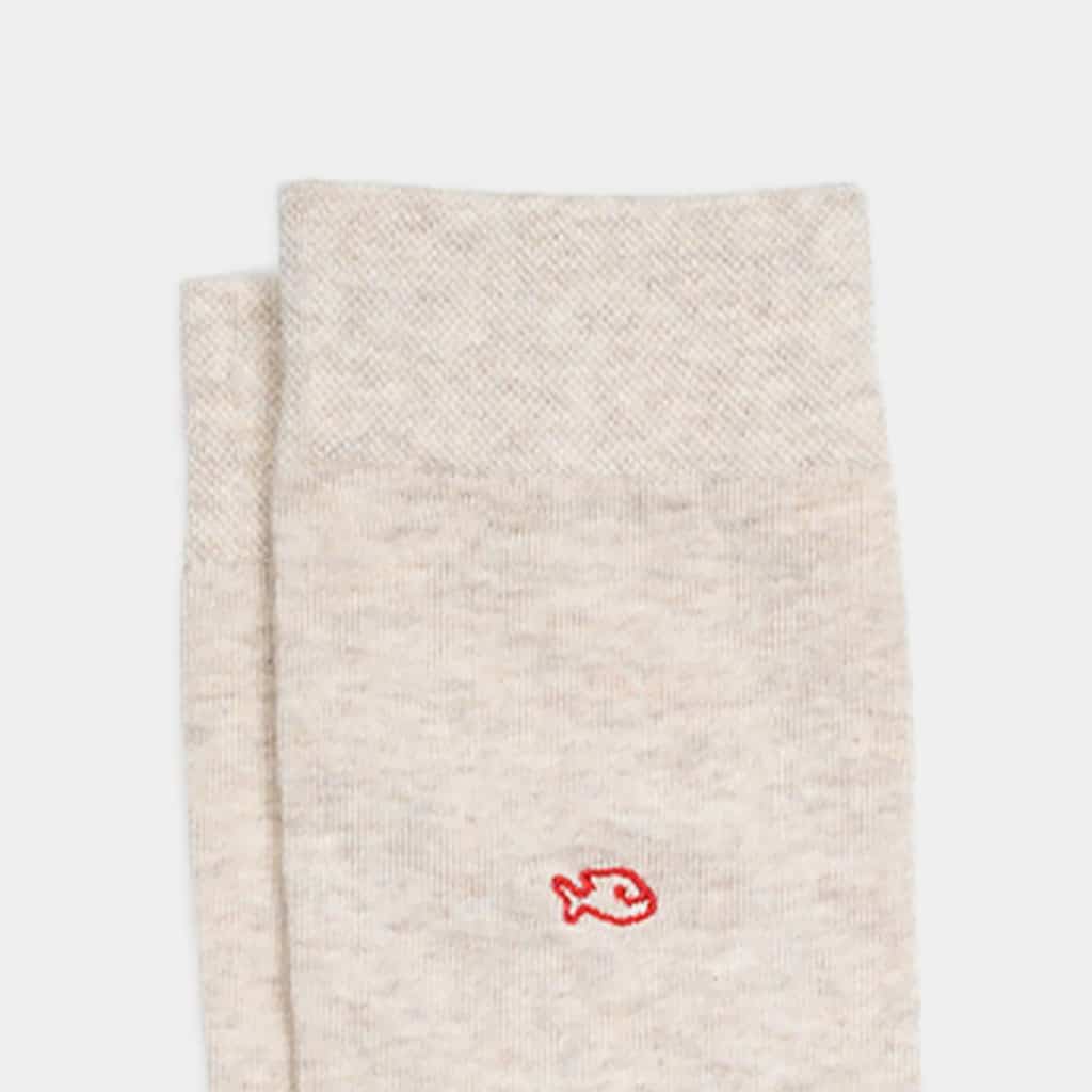 Une paire de chaussettes en coton peigné unies beige chiné Billybelt, vue de face sur fond blanc