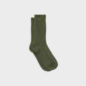 Une paire de chaussettes en laine vert kaki Billybelt, vue de face sur fond blanc