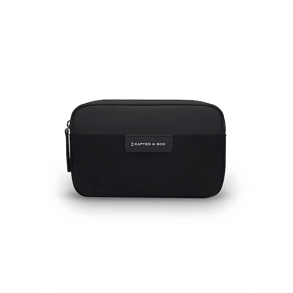 un sac banane Habo all black Kapten & Son, vue de face sur fond blanc