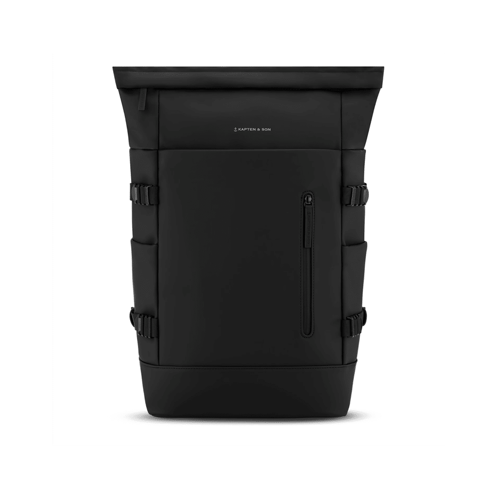 Un sac à dos noir Kapten & Son, vue de face sur fond blanc