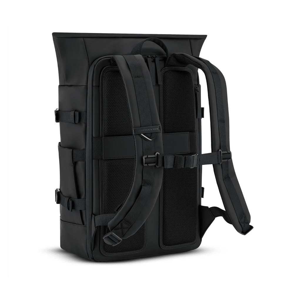 Un sac à dos noir Kapten & Son, vue de derrière sur fond blanc