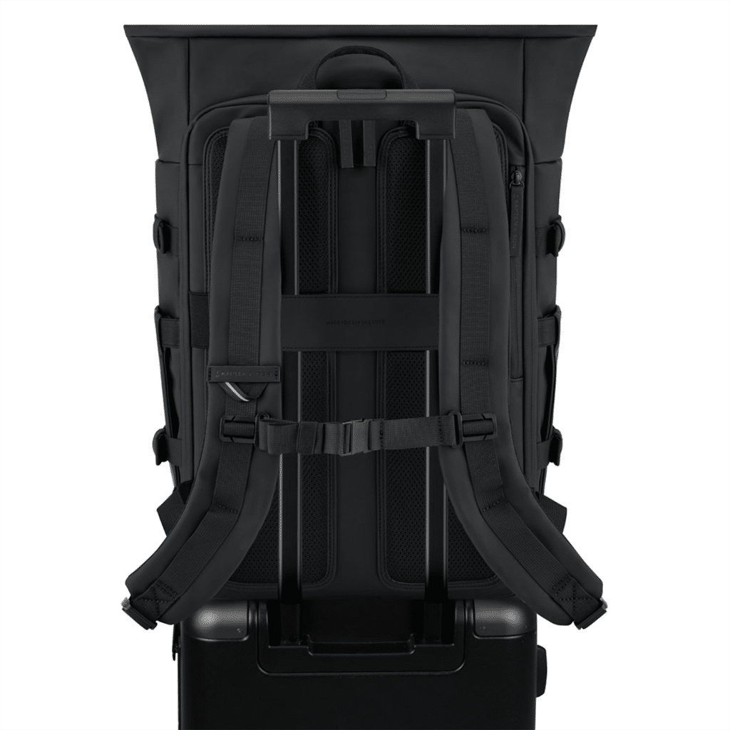 Un sac à dos noir Kapten & Son, ambiance
