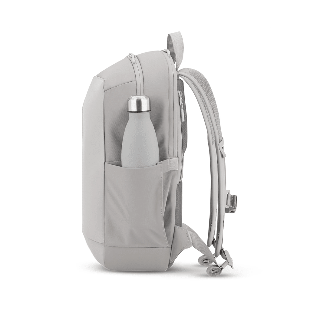 Un sac à dos Greige Kapten & Son, vue de coté sur fond blanc