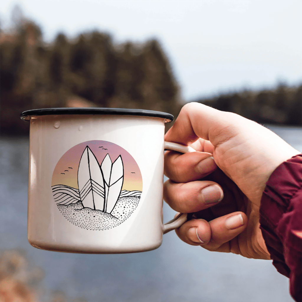 un mug émail surf Ligarti, vue de face