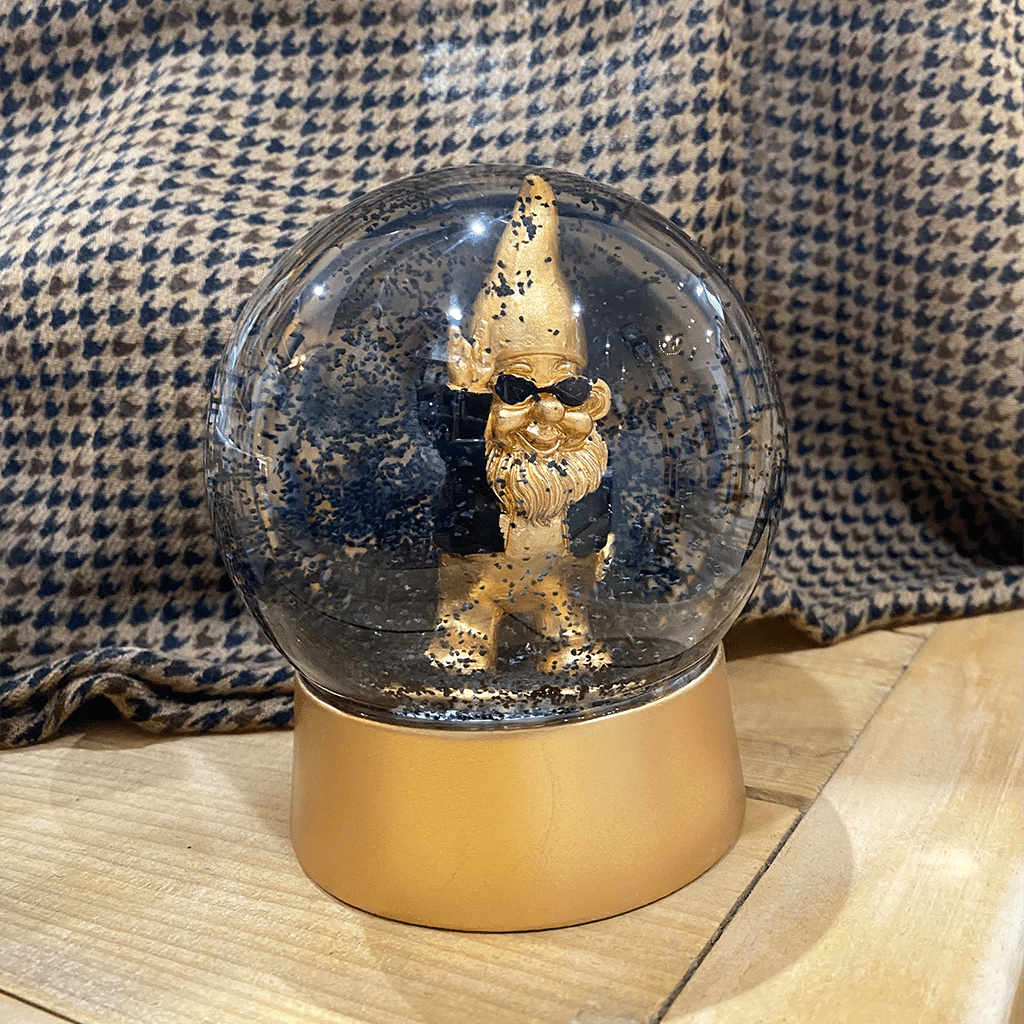 Une boule à neige nain de rocher doré Winkee, vue de face