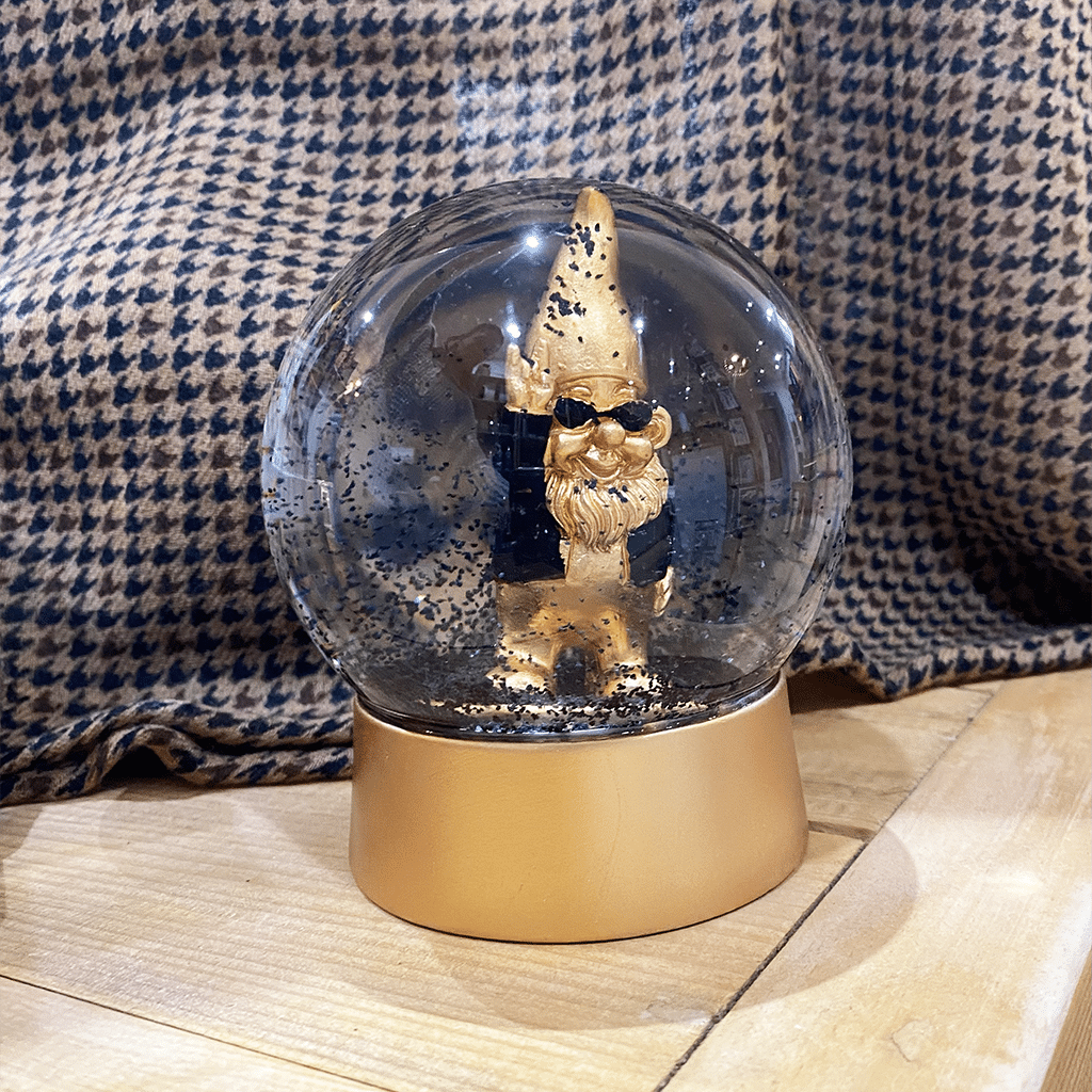 Une boule à neige nain de rocher doré Winkee, vue de face