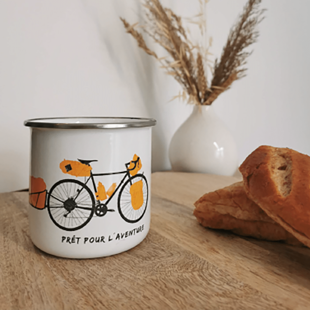 Le Mug du Cyclovoyageur : L'Indispensable Compagnon d'Aventure, Aventura Voyageur, vue de face