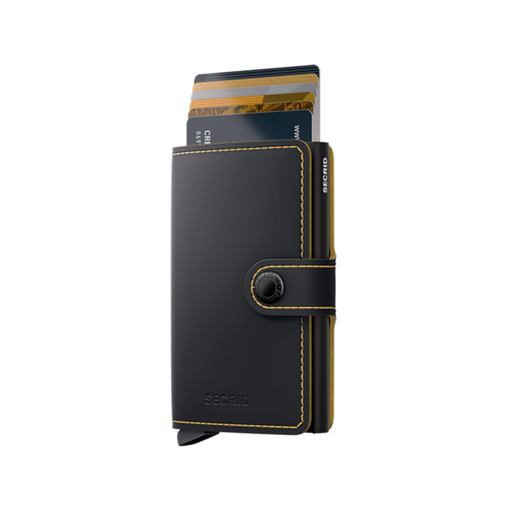 Miniwallet Matte Black & Ochre : Élégance et Compacité, Secrid, vue de face sur fond blanc