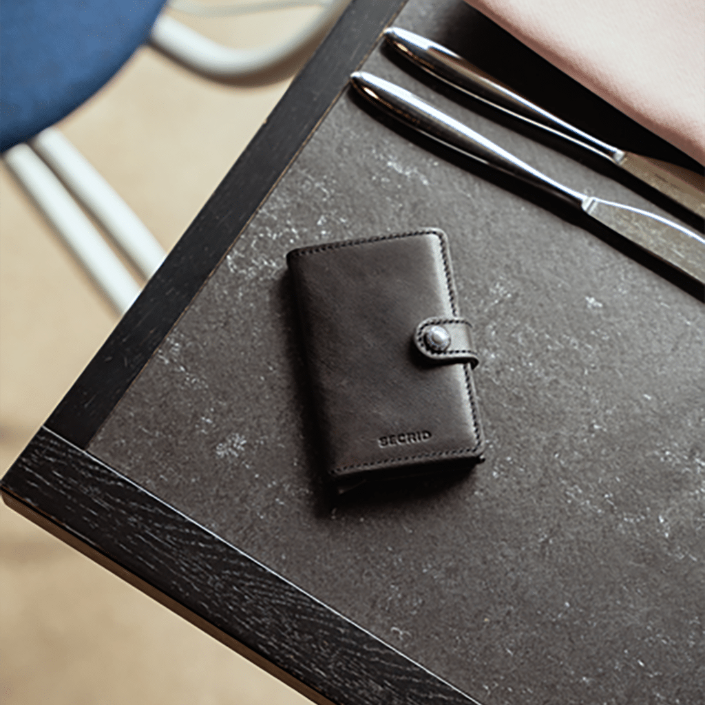 Miniwallet Vintage Black : Élégance et Compacité, Secrid, vue de face