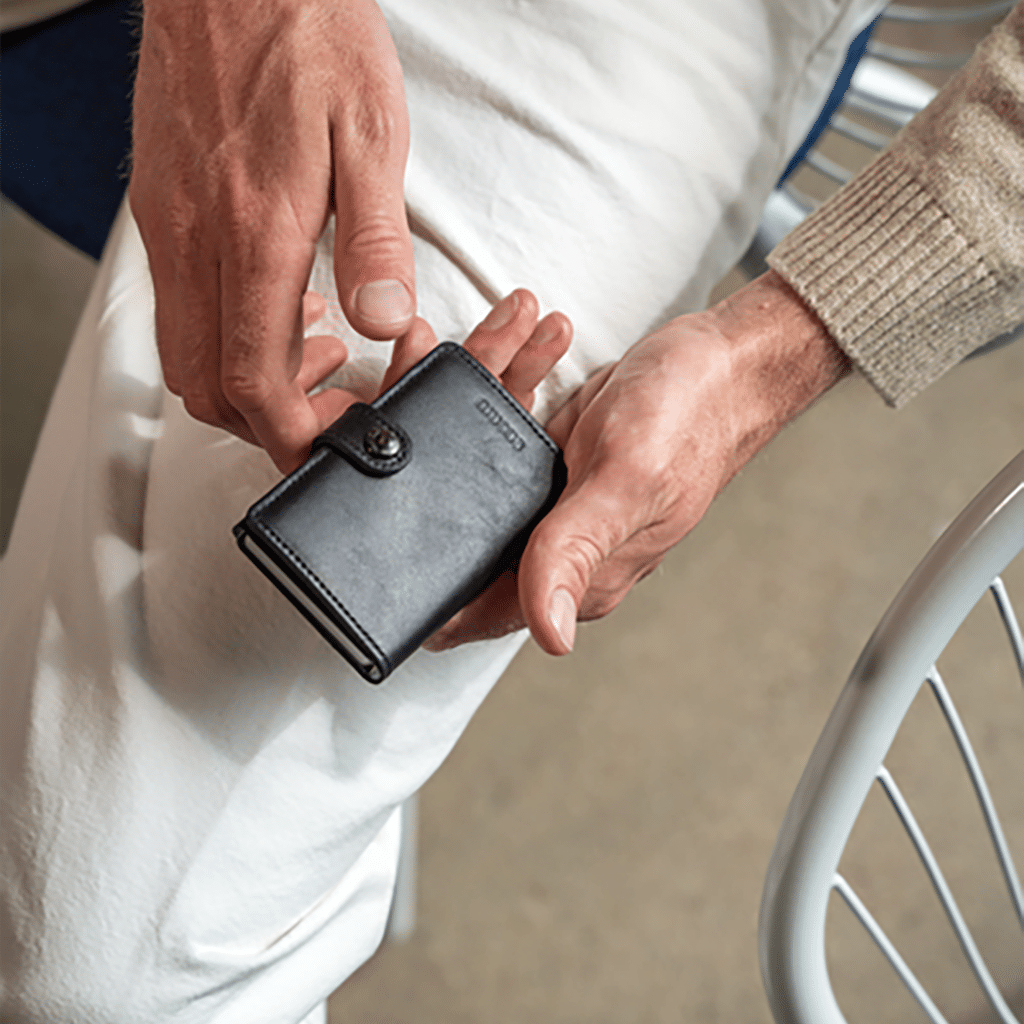 Miniwallet Vintage Black : Élégance et Compacité, Secrid, vue de face
