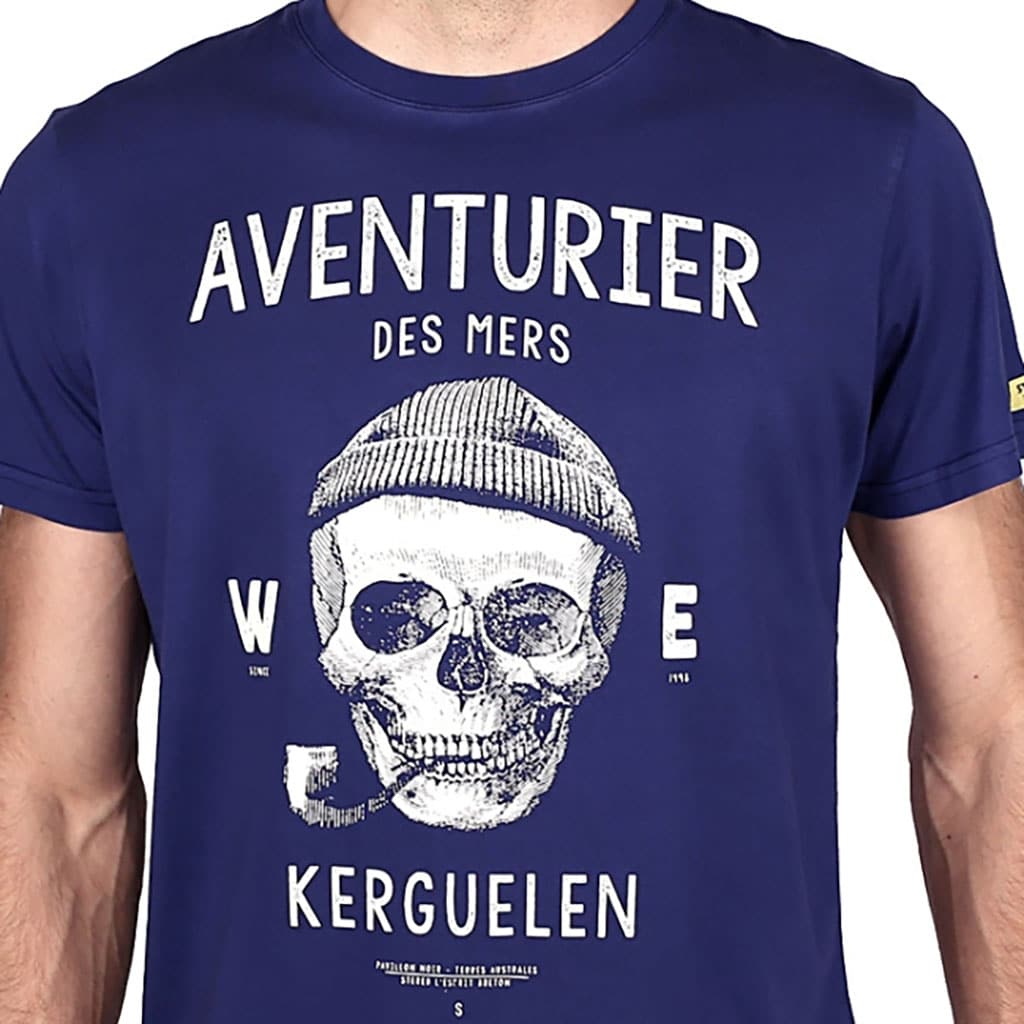 T-shirt Aventurier des Mers bleu océan : Confort et Style, Stered, zoom sur le motif