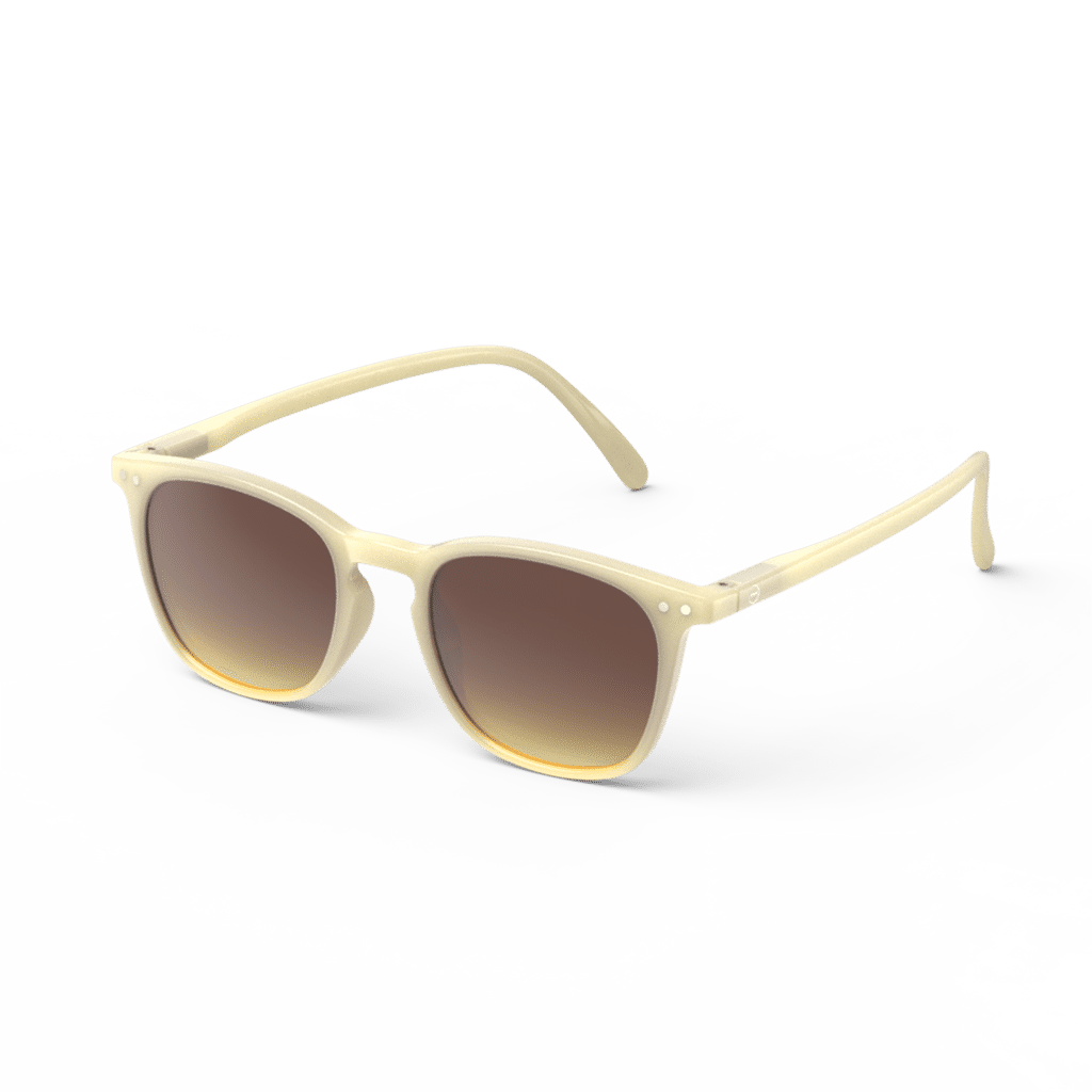 Lunettes de soleil #E - Glossy ivory, Izipizi, vues de côté sur fond blanc