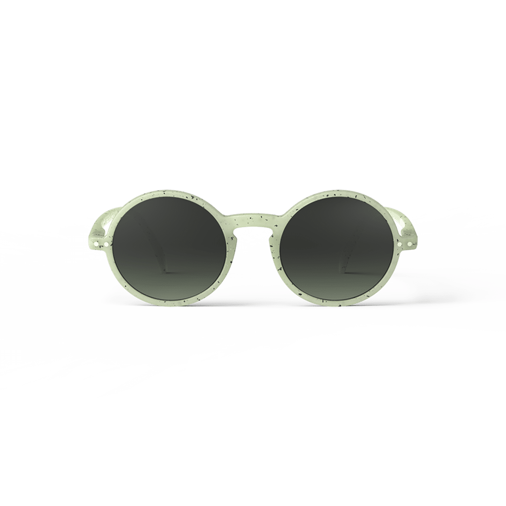 Lunettes de soleil #G dyed green, Izipizi, vues de face sur fond blanc