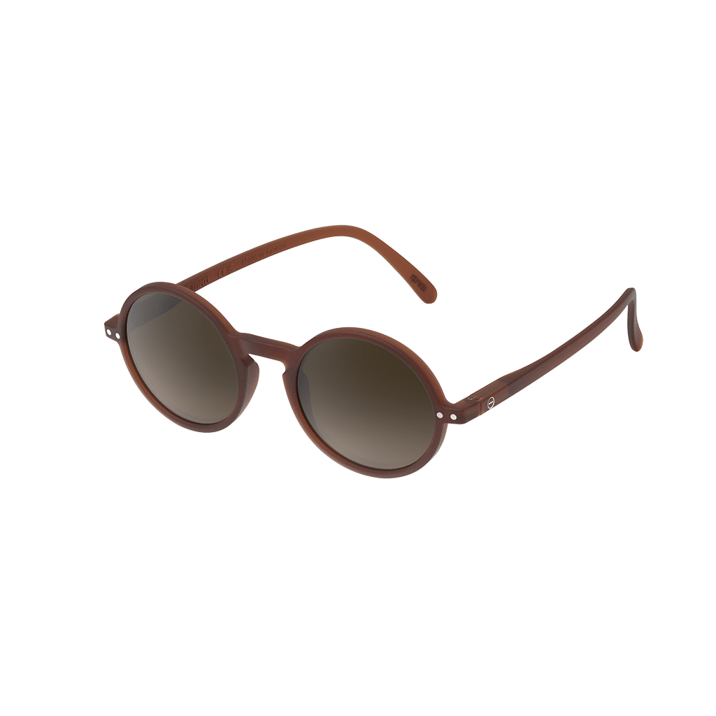 Lunettes de soleil #G - Mahogany, Izipizi, vues de côté sur fond blanc