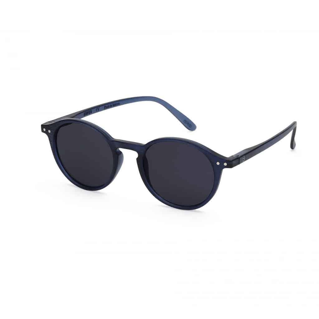 Lunettes de soleil #D - Bleu profond, Izipizi, vues de côté sur fond blanc