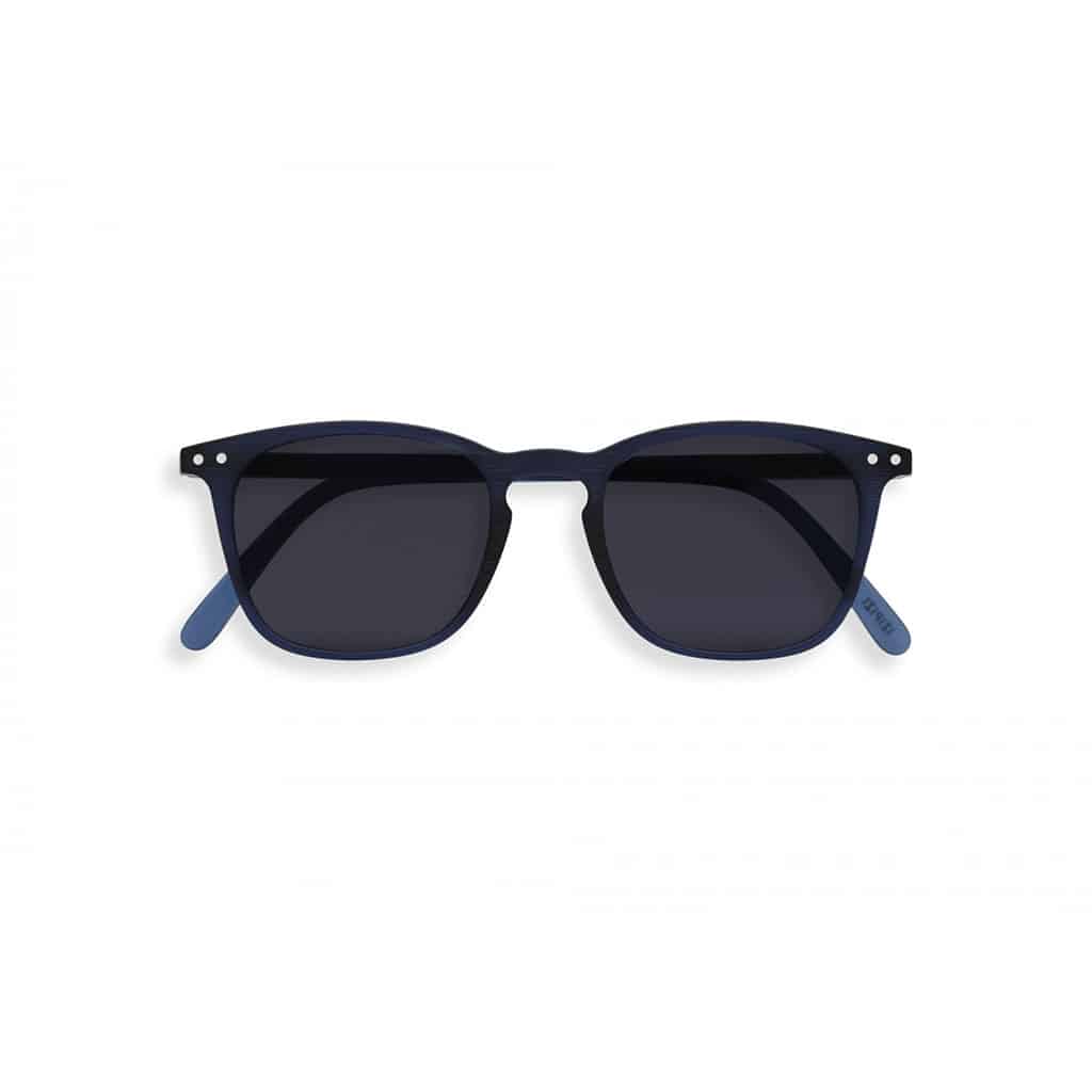 Lunettes de soleil #E - Bleu profond, Izipizi, vues de face sur fond blanc