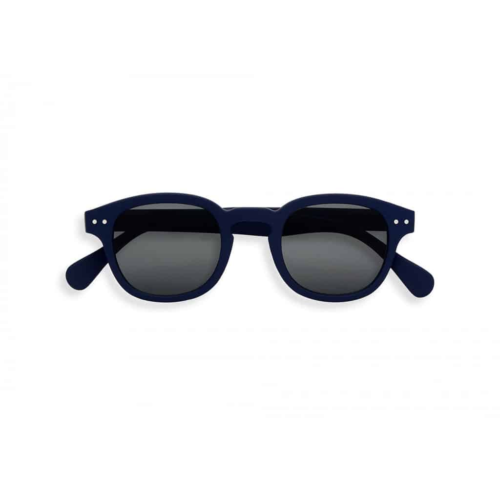 Lunettes de soleil #C - Bleu marine, Izipizi, vue de face sur fond blanc