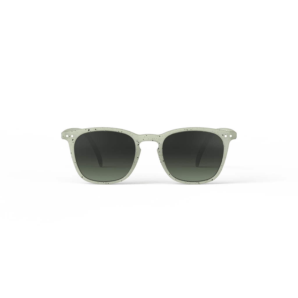 Lunettes de soleil #E - Dyed green, Izipizi, vues de face sur fond blanc