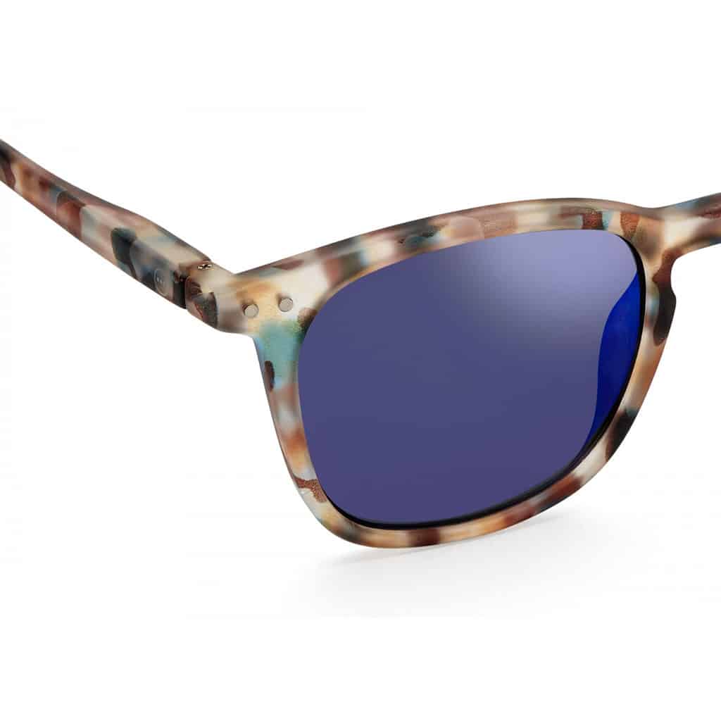 Lunettes de soleil #E - Écailles bleues miroir bleu, Izipizi, zoom