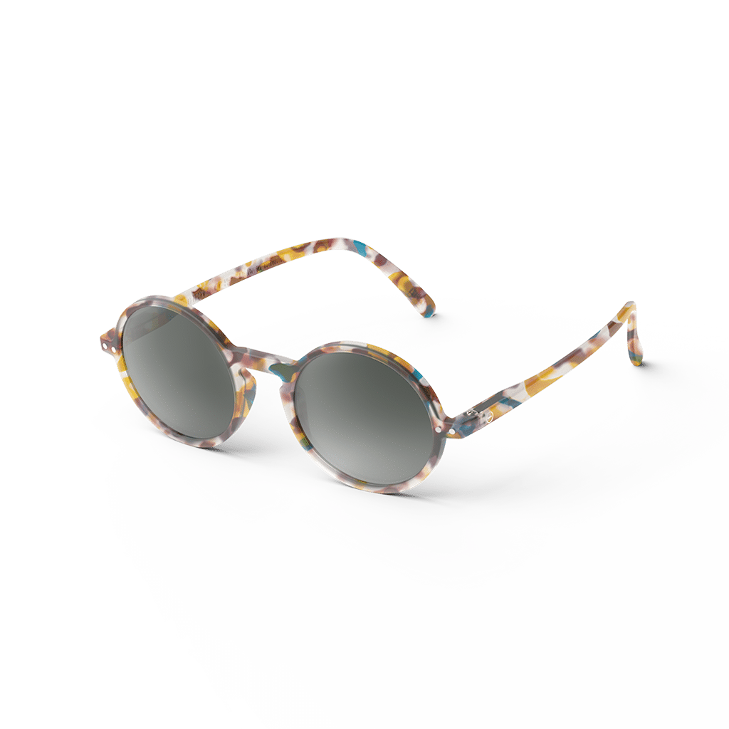 Lunettes de soleil #G - Écailles bleues, Izipizi, vue de côté sur fond blanc