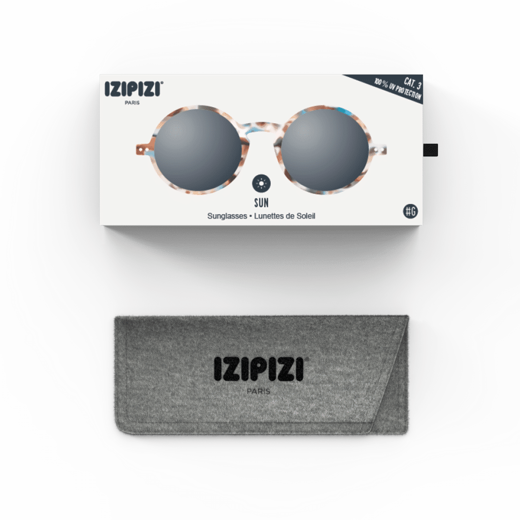 Lunettes de soleil #G - Écailles bleues, Izipizi, vue de face sur fond blanc