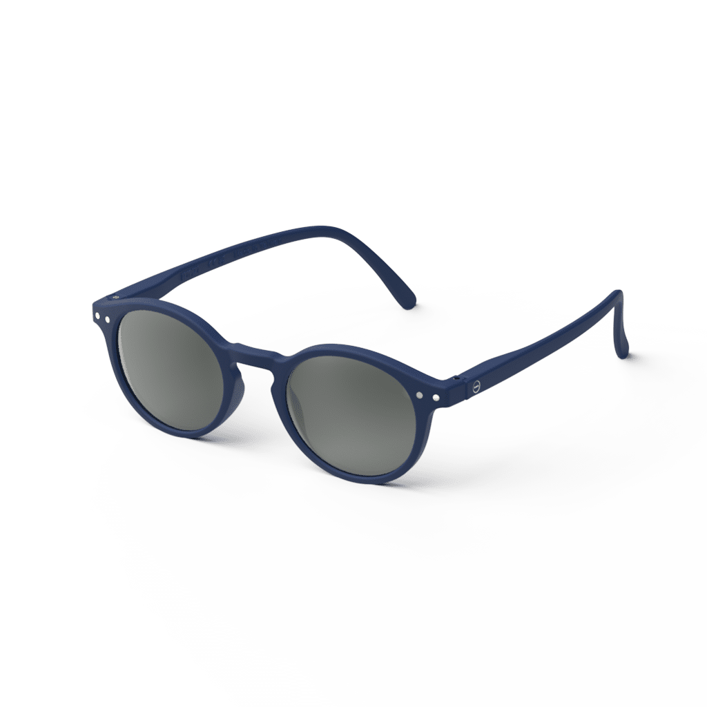 Lunettes de soleil #H - Bleu marine, Izipizi, vue de côté sur fond blanc