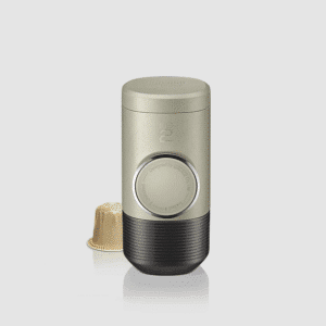 Minipresso NS2 Beige – Machine à expresso portable - Wacaco - Vue de face sur fond blanc