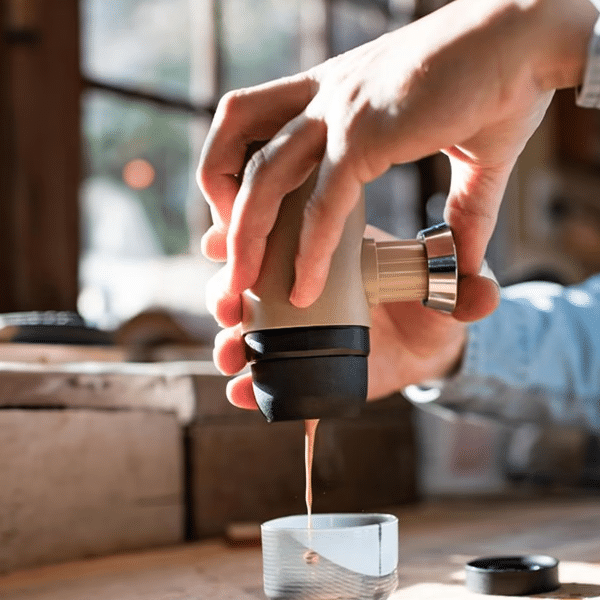 Minipresso NS2 Beige – Machine à expresso portable - Wacaco - Ambiance
