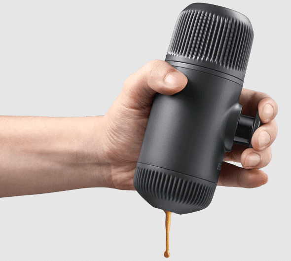 Machine à expresso portable Nanopresso + Adaptateur NS - Wacaco - Vue de côté sur fond blanc