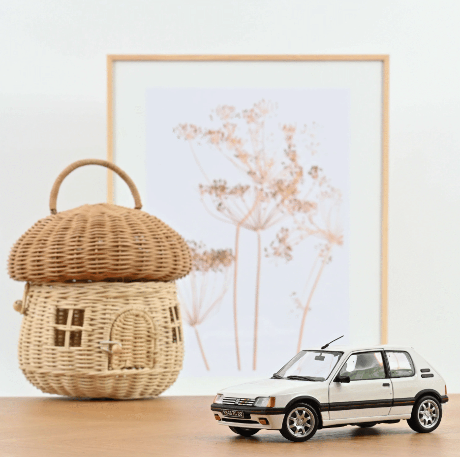 Voiture minimaliste 1/18 Peugeot 205 GTi 1.9 - Norev - Vue de face