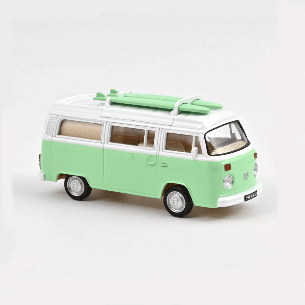 Voiture minimaliste 1/43 - VW Combi T2 Van Vert  - Norev - Vue de face sur fond blanc