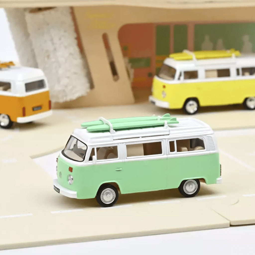 Voiture minimaliste 1/43 - VW Combi T2 Van Vert  - Norev - ambiance