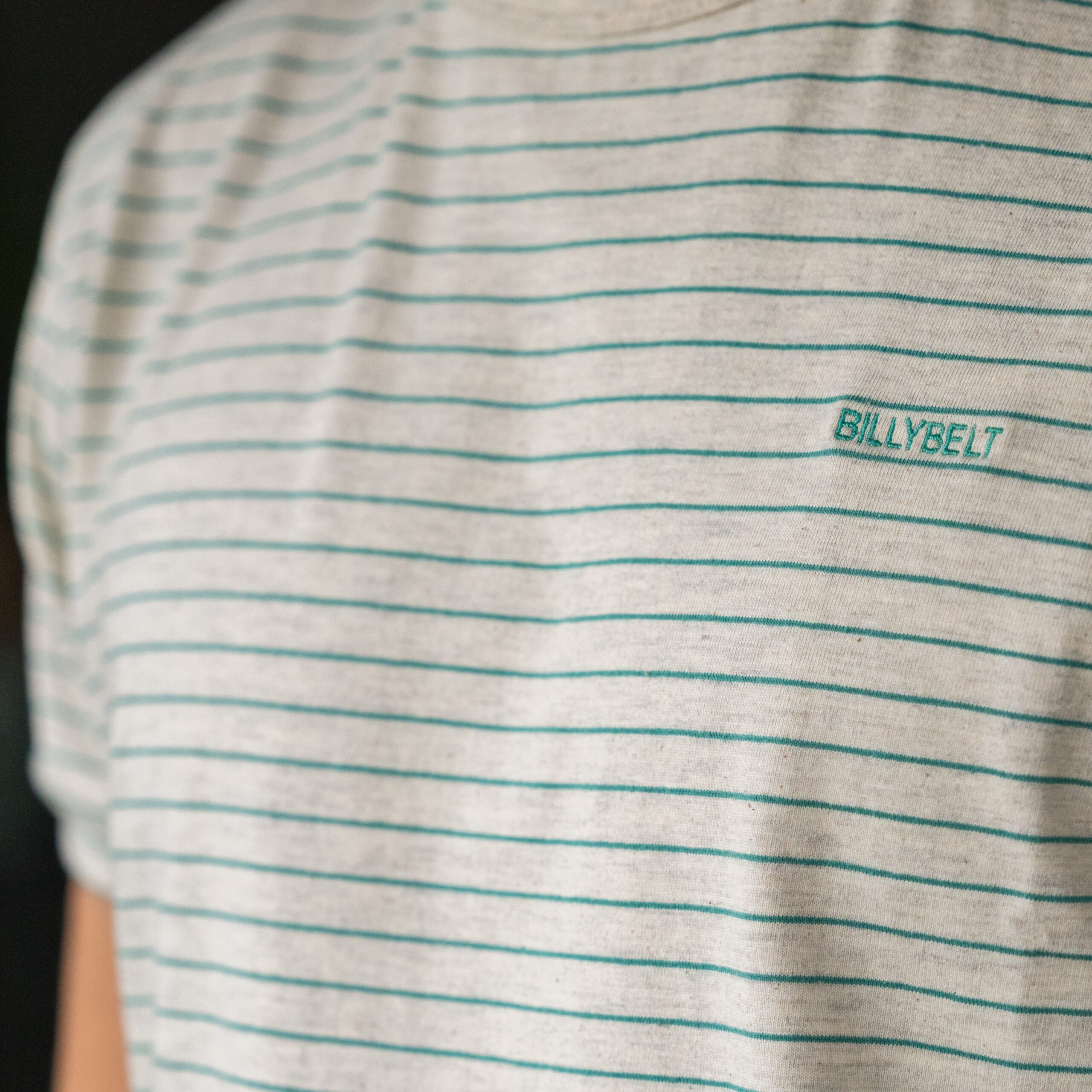 T-shirt Authentique Rayé Vert et Beige - 100% coton biologique – Billybelt - Vu de face sur fond blanc