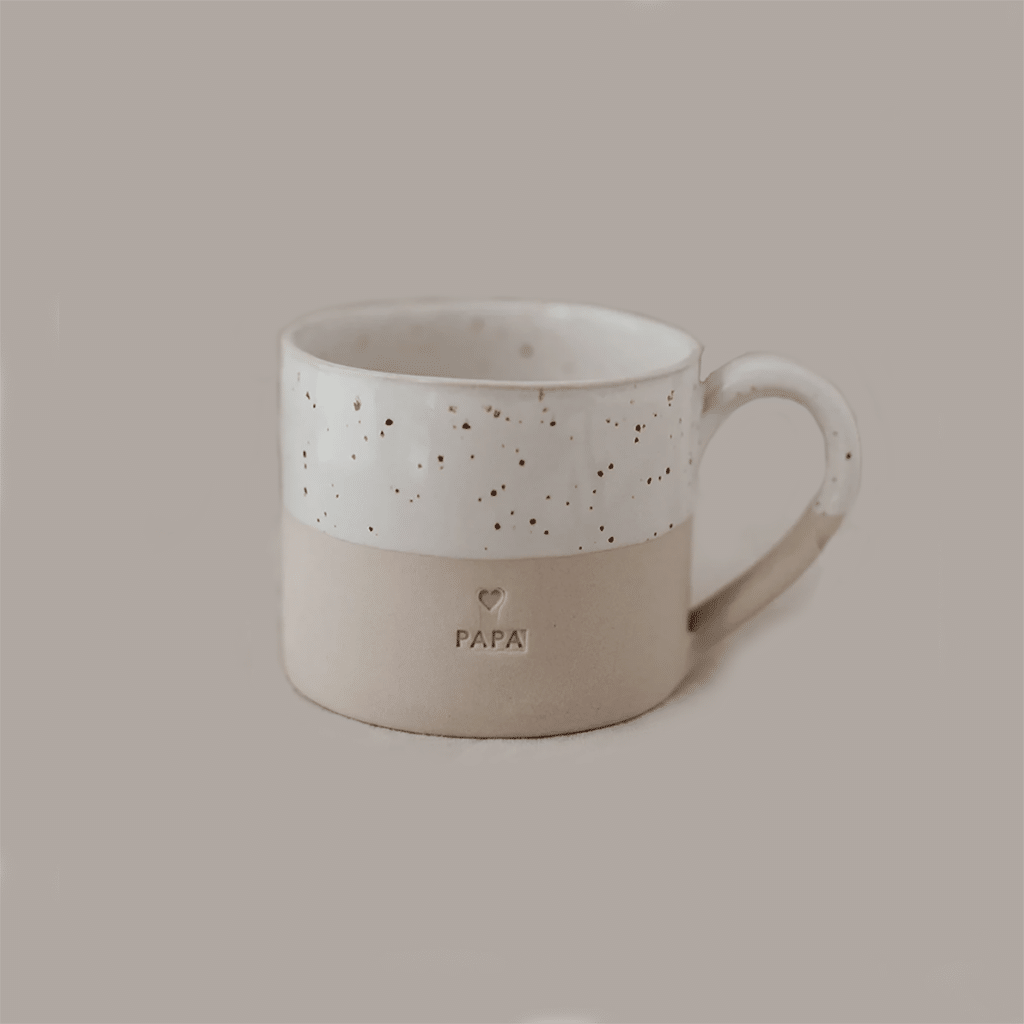 Tasse Papa - Eulenschnitt - Vue de face sur un fond beige